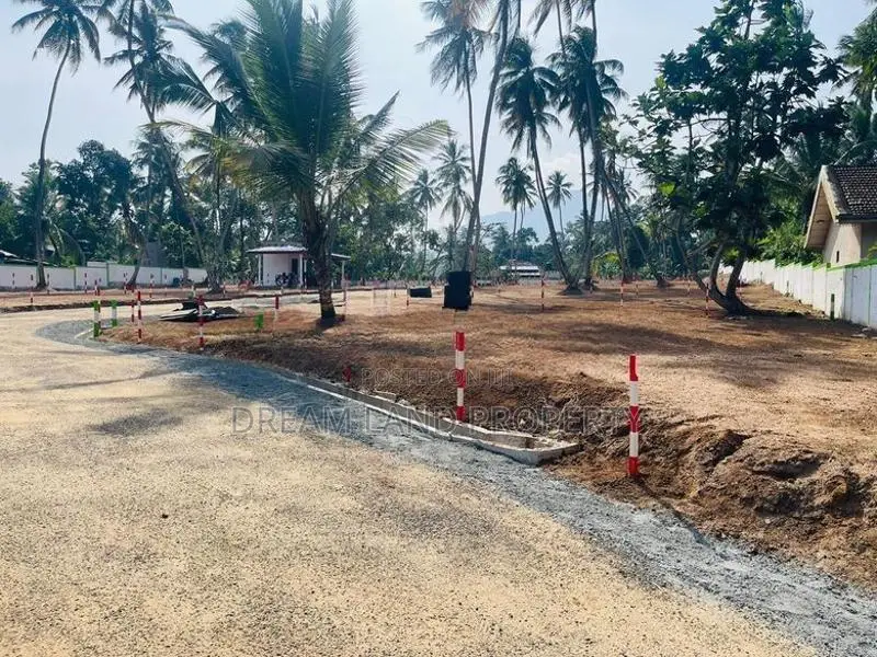 Land for Sale Kandy Road Katugasthota