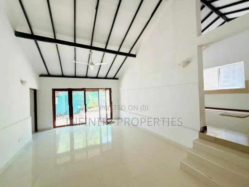 (AFA217) Two Storied House for Sale at Raththanapitiya