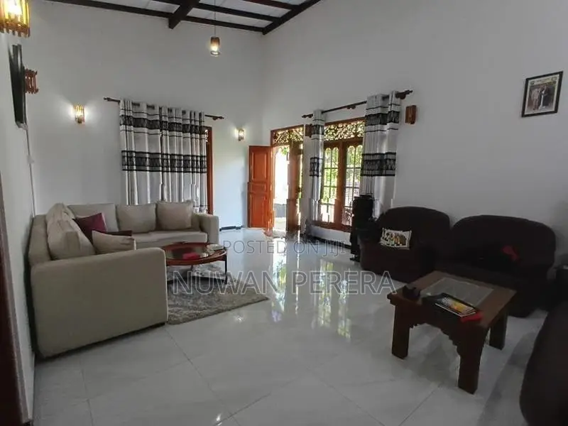 Piliyandala 2 Vehicles Parking Newly Build House for Sale