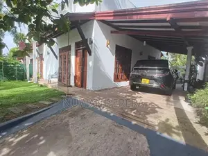 Piliyandala 2 Vehicles Parking Newly Build House for Sale