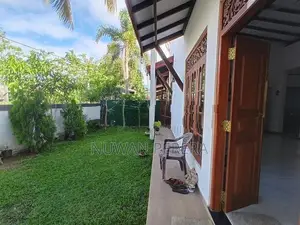 Piliyandala 2 Vehicles Parking Newly Build House for Sale
