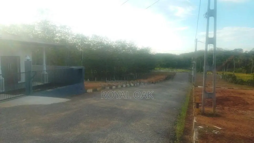 මීගොඩ බටවලින් ඉඩමක්