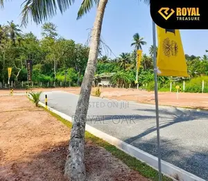 කටුනායක වල්පොල පාරෙන් ඉඩමක්