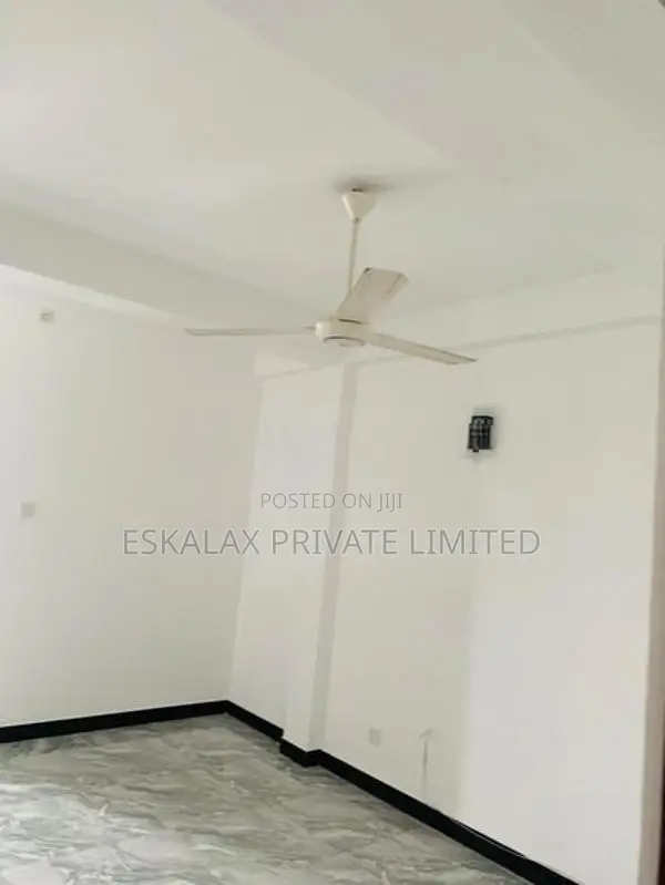 Prime Commercial Building for Sale in Baththaramulla, Koswatta - EC165
