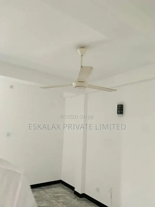Prime Commercial Building for Sale in Baththaramulla, Koswatta - EC165