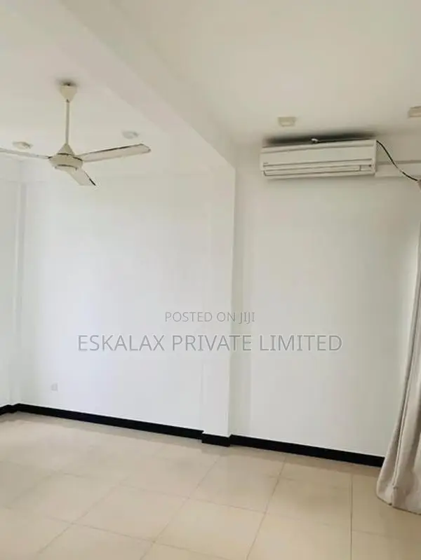Prime Commercial Building for Sale in Baththaramulla, Koswatta - EC165
