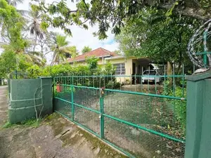 30P Land with Old House for Sale in Pita Kotte