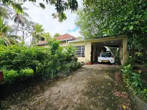30P Land with Old House for Sale in Pita Kotte