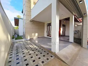 Modern Designed Luxury Three Storey House for Sale in Piliyandala