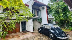 Luxury House in Maharagama Facing the Lake With Access to Jogging Path