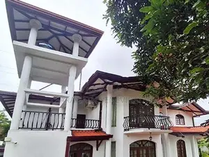 Solid Luxury House With 25 Perches - Sale at Kadawatha