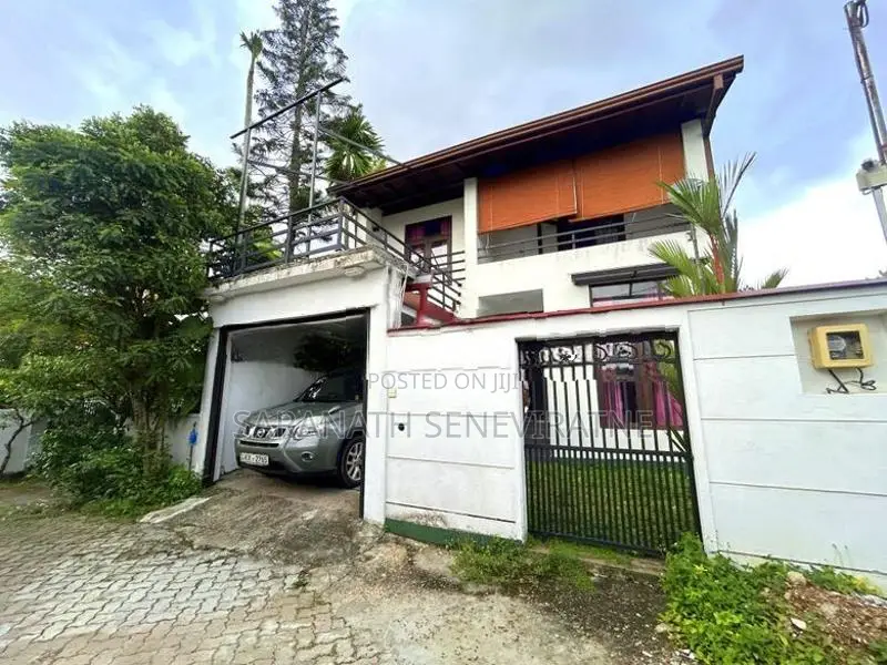 House in Boralesgamuwa For Sale - Walking Distance to Maharagama Lake