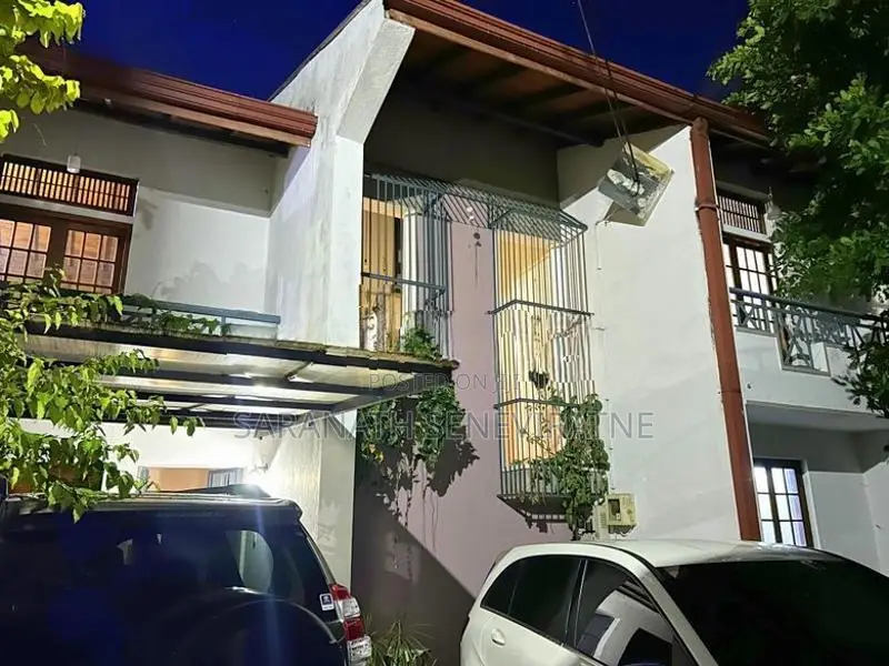 Luxury House in Maharagama Facing the Lake With Access to Jogging Path