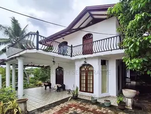Solid Luxury House With 25 Perches - Sale at Kadawatha