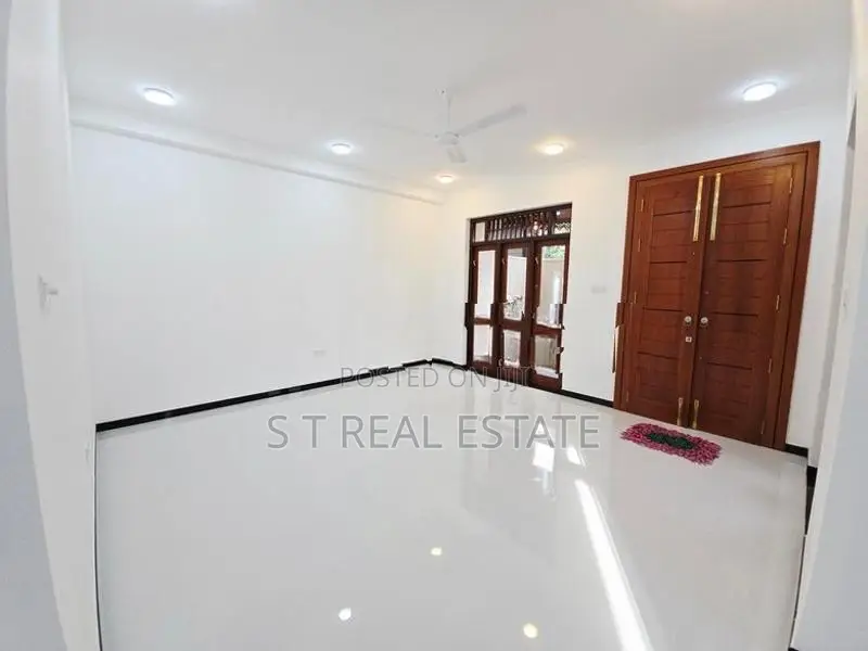 Modern Designed Luxury Three Storey House for Sale in Piliyandala