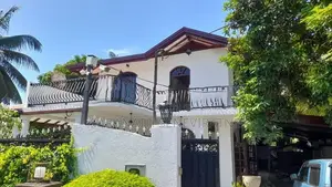Solid Luxury House With 25 Perches - Sale at Kadawatha