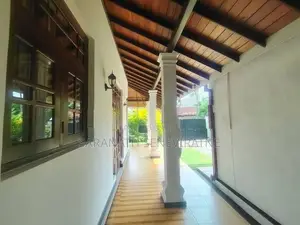 Single & 2 Story Luxury Houses With Furniture Negombo Daluwakotuwa Rd