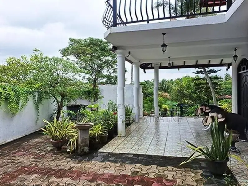 Solid Luxury House With 25 Perches - Sale at Kadawatha
