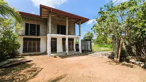 අඩි 20 කාපට් පාරට මුහුණලා ‎දෙමහල් නිවසක් විකිණීමට කඩවත