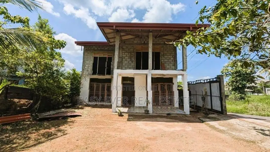 අඩි 20 කාපට් පාරට මුහුණලා ‎දෙමහල් නිවසක් විකිණීමට කඩවත