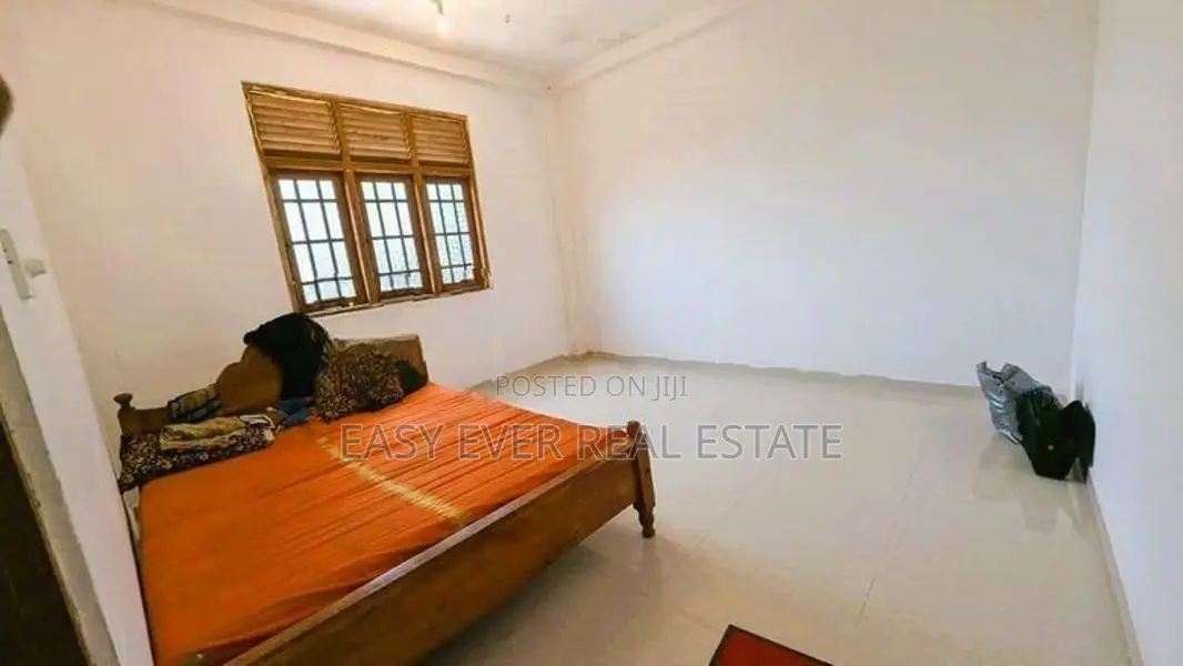 අඩි 20 කාපට් පාරට මුහුණලා ‎දෙමහල් නිවසක් විකිණීමට කඩවත