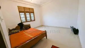 අඩි 20 කාපට් පාරට මුහුණලා ‎දෙමහල් නිවසක් විකිණීමට කඩවත