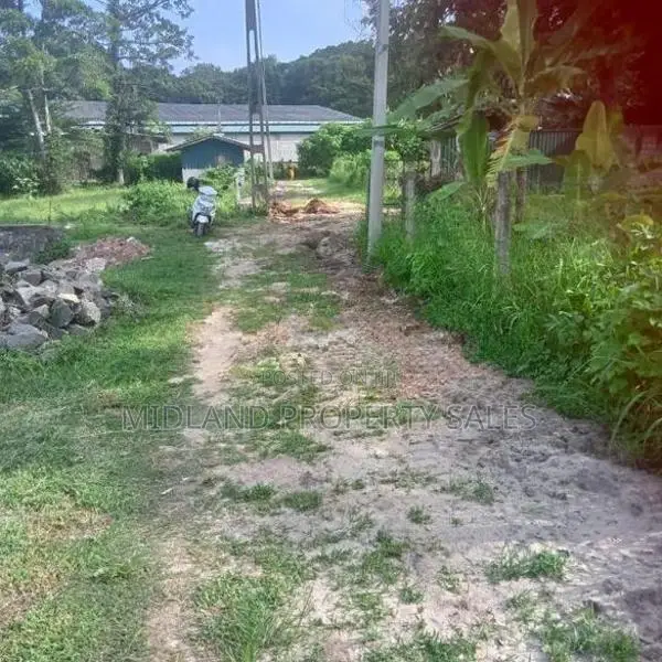 ජා ඇල උදම්මිට ජුලියානා ගාර්ඩ්න් හි පර්චස් 8 බිම් කොටස් 2 ක්