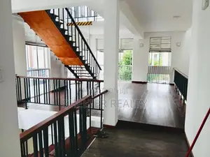 Luxury Spacious 4 Bedroom house for rent in Thalawathugoda
