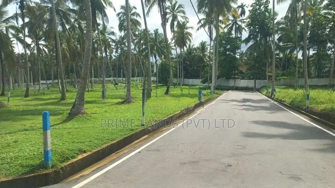 යක්කල කිරිදිවැල පාරට මුහුනලා බිම්කොටස්