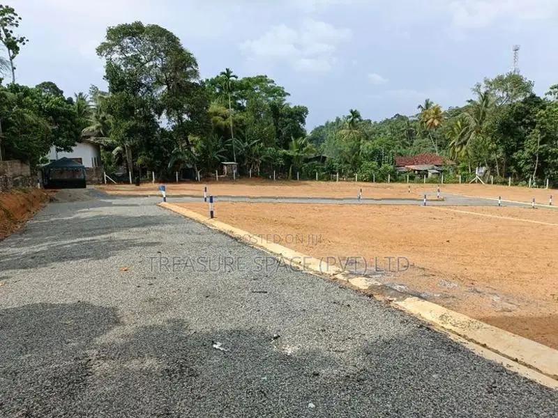 Land for Sale at Meegoda