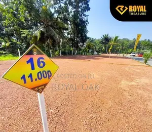 කටුනායක වල්පොල පාරට මුහුනලා ඉඩමක්
