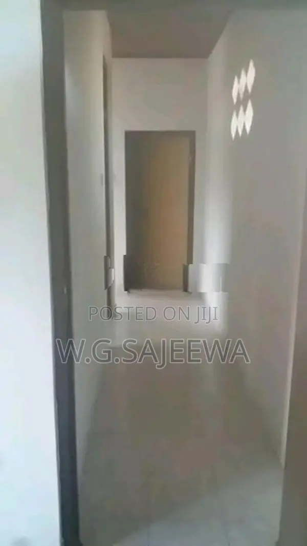 Main road facing Single house rent in Ja Ela (Commercial or Residentia