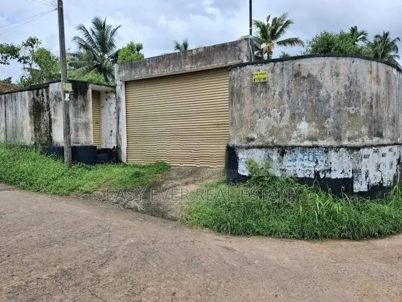 අතුරුගිරියෙන් වටිනා ඉඩමක්