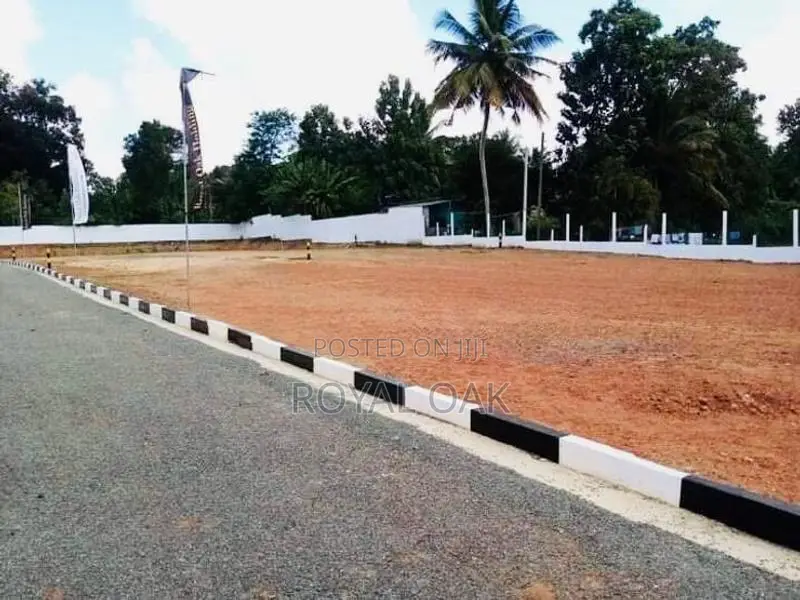 දන්කොටුව නගරයට ආසන්නයෙන් ඉඩමක්