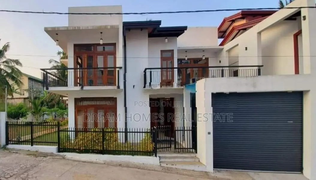 Luxury Modern 4-Bedroom House for Sale in Mattegoda – Prime Location