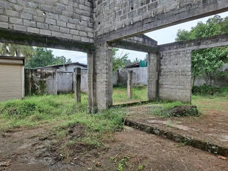 අතුරුගිරියෙන් වටිනා ඉඩමක්