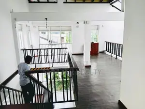 Luxury Spacious 4 Bedroom house for rent in Thalawathugoda