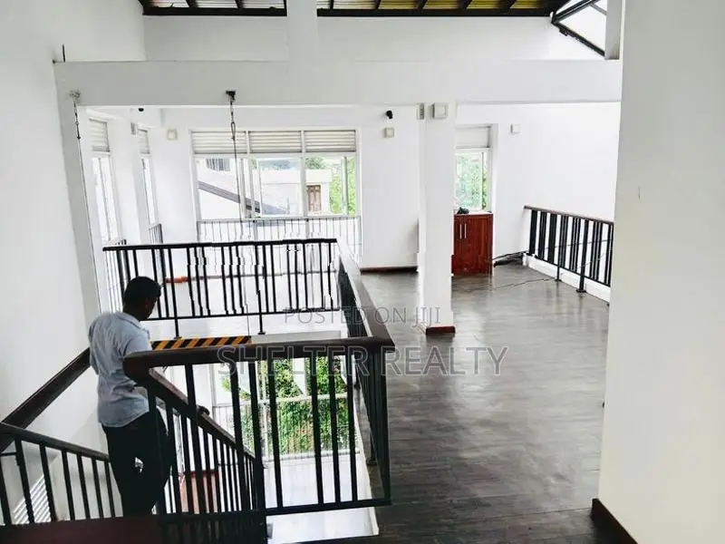 Luxury Spacious 4 Bedroom house for rent in Thalawathugoda