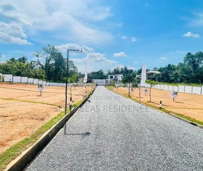 Residential Plots for Sale in Athurugiriya City