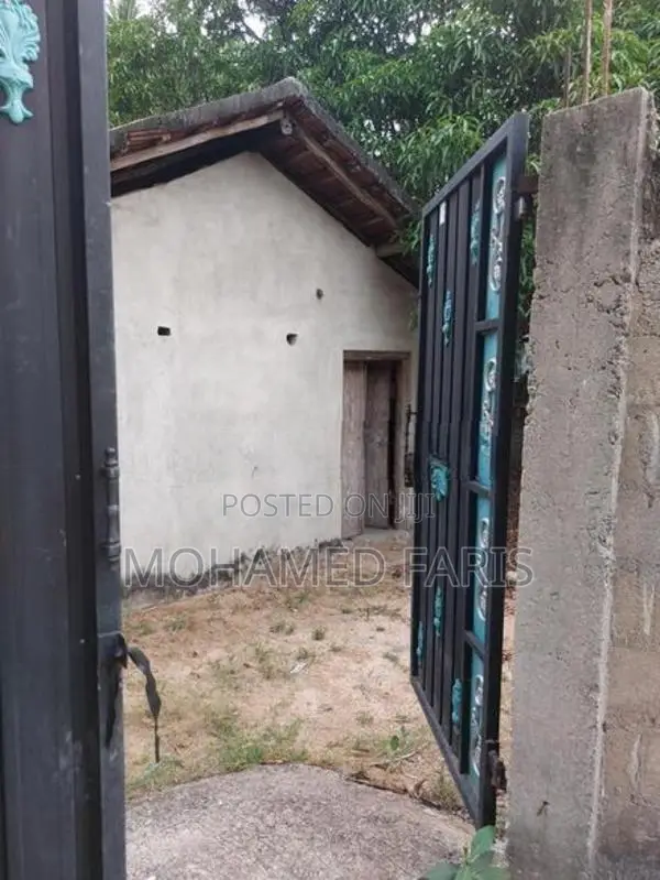 Land with House for Sale Oddamavadi