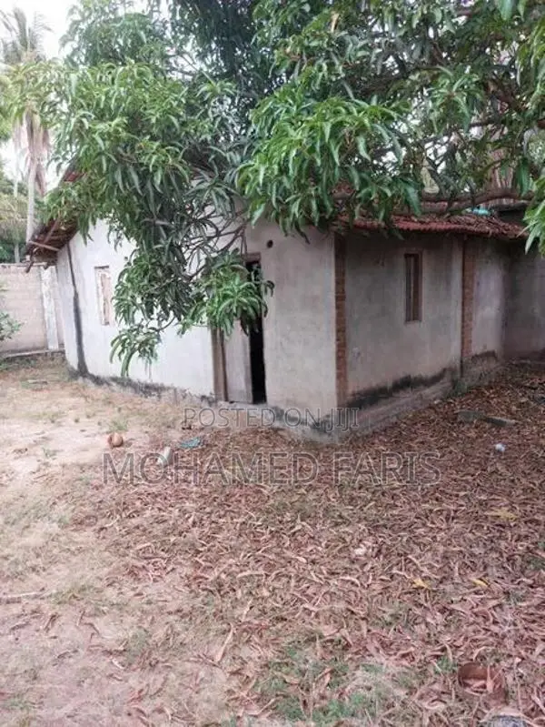 Land with House for Sale Oddamavadi