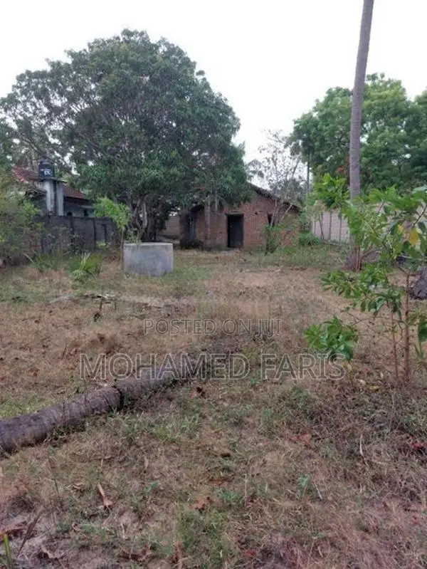 Land with House for Sale Oddamavadi