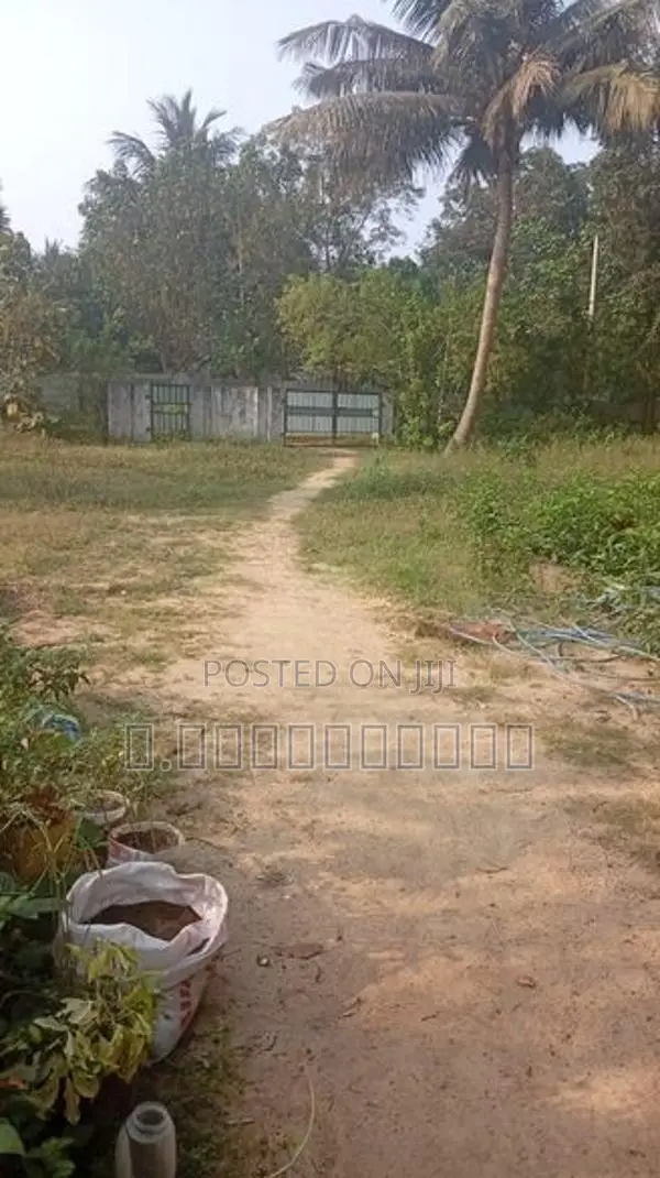 Land with House Thirunagar