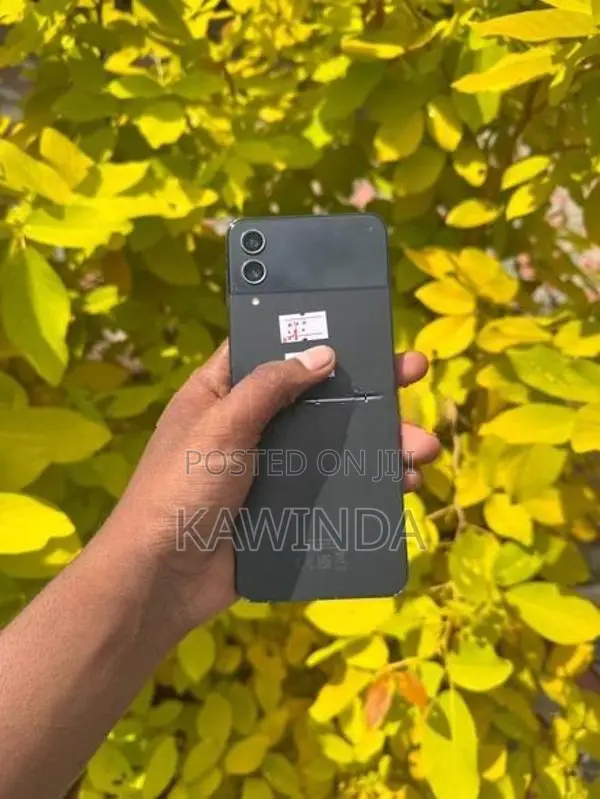 Samsung Galaxy Z Flip 4 (Used)