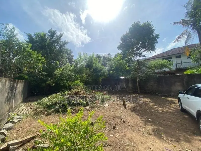 10 Perches Land in Kottawa