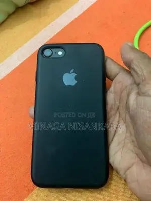 Apple iPhone SE 2 (Used)