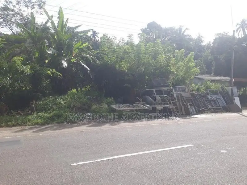 Land For Rent In Hadeniya ( front Of Kandy - Kurunegala Main Road )