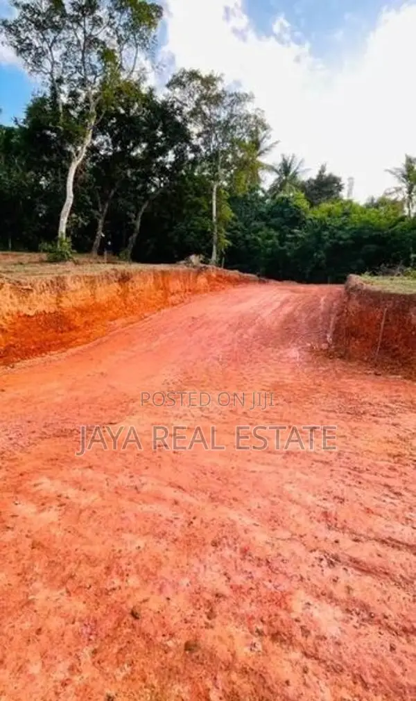 තංගල්ල, රැකව සංචාරක පුරවරයෙන් පර්චස් 12.5ක්