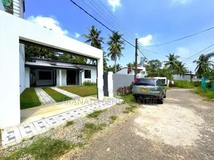 Brand-New Solid House For Sale in Athurugiriya - Facing 20 Feet Rds