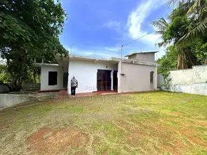 House With 1st Floor Slab Built in 20 Perches Land - Ragama Gampaha